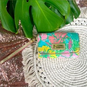Lily Pulitzer It’s a Keeper Phone Wallet Wristlet Shorely Blue Big Flirt